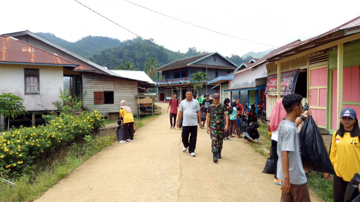 Saka Wanabakti Kapuas Hulu Ajak Masyarakat Peduli Sampah